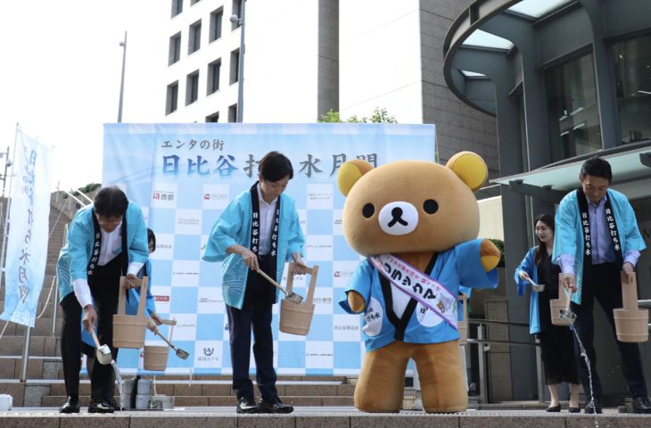 A photo of the Uchimizu (traditional water sprinkling) opening ceremony